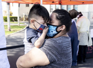 Crece el número de niños que viven solo con sus madres