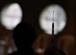 Cuatro respuestas sobre el freno a la vacuna de J&J contra la covid-19