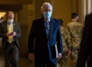 Republicanos critican a Biden por acusarles de restringir el derecho a voto