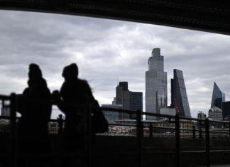 El R.Unido alcanzará la «inmunidad de rebaño» el 12 de abril, según estudio