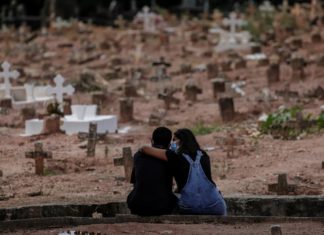 Las muertes semanales por COVID-19 aumentan un 11 % en el mundo