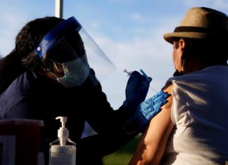El 70% de la población de ocho estados de EE.UU. ha recibido una dosis de vacuna
