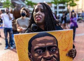 Afroestadounidenses experimentan trauma persistente un año después de la muerte de George Floyd