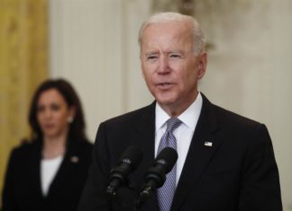 Los casos de covid caen por primera vez en los 50 estados de EE.UU., según Biden