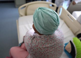 Los latinos con cáncer tienen una senda a la supervivencia más difícil