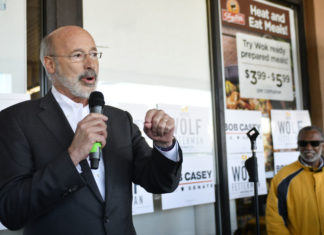 Los latinos no están acudiendo a centros de vacunación en Pensilvania