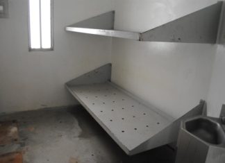 Muere en prisión el joven que mató a un compañero en un baño escolar de EEUU