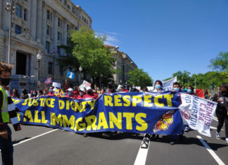 ¡Papeles sí, migajas no!