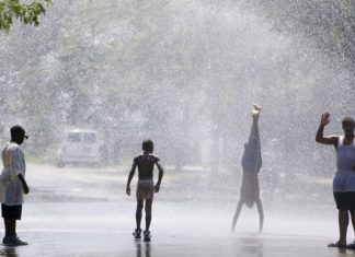 Personas de color viven en áreas más castigadas por calor en ciudades de EEUU