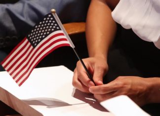 USCIS anuncia 10 millones para organizaciones que promuevan la ciudadanía USCIS