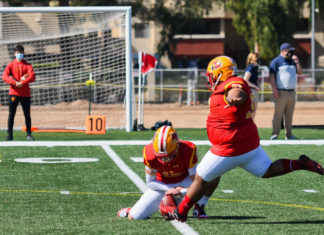 Una promesa latina en el fútbol americano