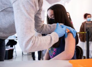 Fauci urge a acelerar la vacunación ante la expansión de la variante india