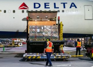 Colombia recibe el primer lote de 480.000 vacunas monodosis de Janssen