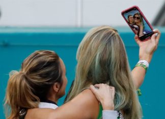 Del salpicadero del coche a extensión del brazo: 75 años de teléfono móvil