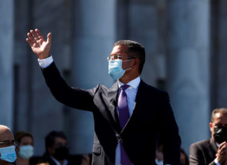 Desde un Puerto Rico que arde en la oscuridad