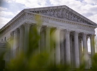 El Supremo limita poder de policía de irrumpir en una casa sin orden judicial