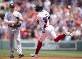 9-2. El puertorriqueño Hernández y el dominicano Devers castigan a Yanqui
