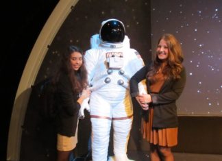 Ingeniero hispano es semifinalista para dar nombre a «maniquí lunar» de NASA