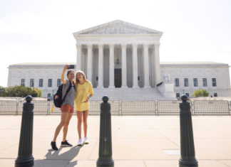 La ley de salud que beneficia a millones gana batalla en la Corte Suprema por tercera vez