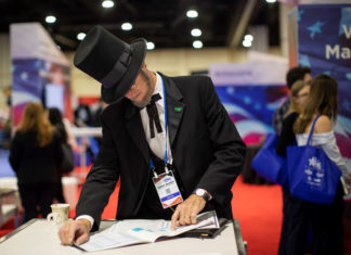 Los conservadores son más proclives a creerse las falsedades