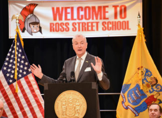 Nueva Jersey ya tiene presupuesto estatal en medio de críticas de inmigrantes