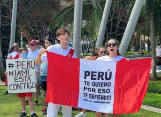 Peruanos en Miami protestas contra el «fraude» y el «comunismo»