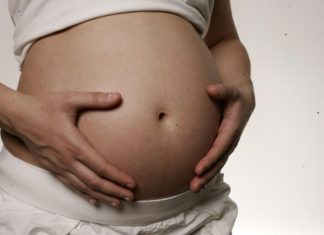 Proyecto de ley para proteger embarazadas durante detenciones