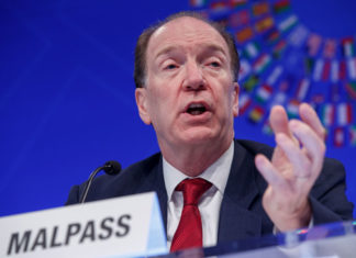 Biden celebra la recuperación económica, pero las preocupaciones persisten