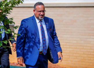 Biden envía a su secretario de Educación a investidura del presidente de Perú