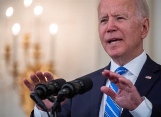 Biden reclama a Facebook «hacer algo contra la desinformación» sobre covid-19