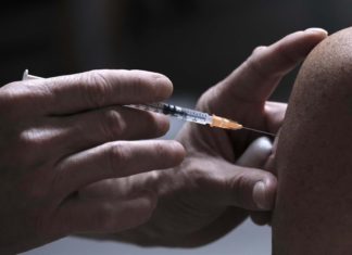 Costa Rica trabaja en el mecanismo para vacunar a los migrantes indocumentados