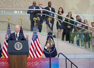 Desde Filadelfia Biden promete defender el derecho al voto