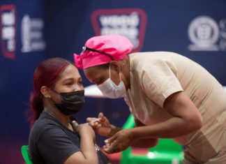 República Dominicana ha vacunado a la mitad de su población adulta