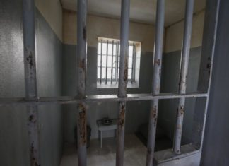 Un peruano es condenado a cárcel por un fraude millonario a miles de latinos