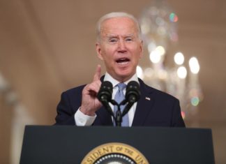Biden: La decisión era «retirarse o aumentar» la presencia en Afganistán