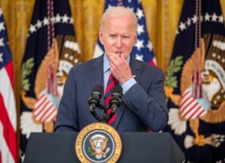 Biden promete dar prioridad a la reforma migratoria en reunión con latinos