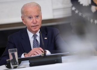 Biden urge a estadounidenses a vacunarse antes de que lleguen los huracanes