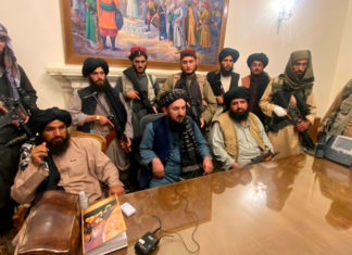 EE. UU. controla aeropuerto de Kabul mientras la ciudad cae en manos de los talibanes