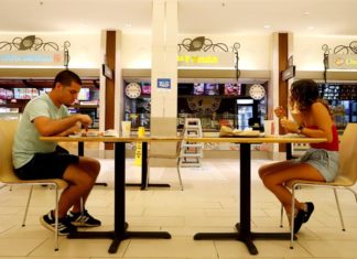 Puerto Rico exige la vacunación anticovid para entrar a comercios cerrados