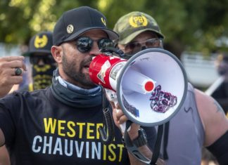 Sentencian a cubano líder de los Proud Boys por dos delitos