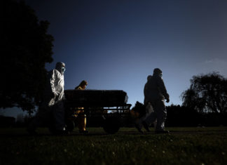 Un estudio estima que hay un millón más de muertos por COVID de los comunicados