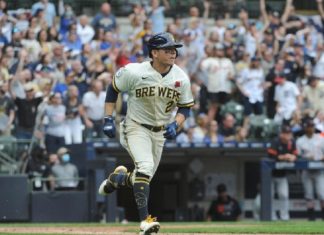 17-4. El mexicano Luis Urías empata marca en las mayores con cinco extrabases