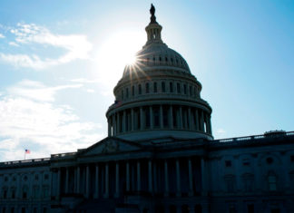 Agenda de Biden pende de un hilo en medio de luchas internas de los demócratas