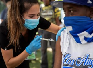 EE.UU. aprueba la tercera dosis de Pfizer para mayores de 65 años y otros casos