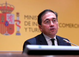 Instan a potenciar uso del español también en el ámbito económico