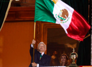 México celebra otro aniversario del inicio de su independencia, con un gran despliegue espectacular