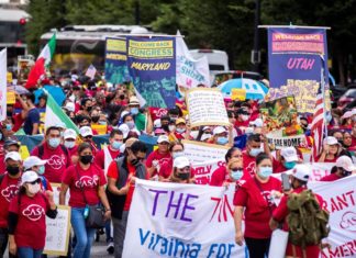 «¡Sí se puede!», el alarido de cientos de migrantes ante el Congreso de EEUU