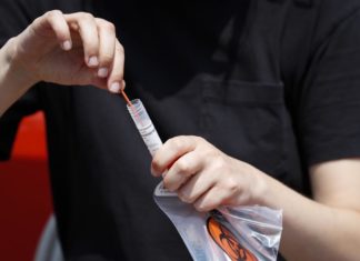 ¿Un test de covid más caro que un Tesla? Sucedió en Texas