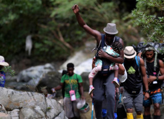 Abordan la situación con los migrantes haitianos
