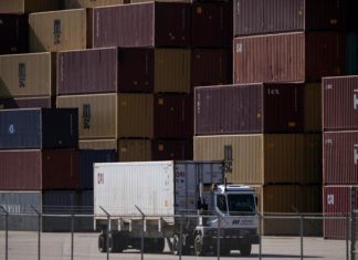 Contratos de 100.000 dólares para solucionar la escasez de camioneros en EEUU